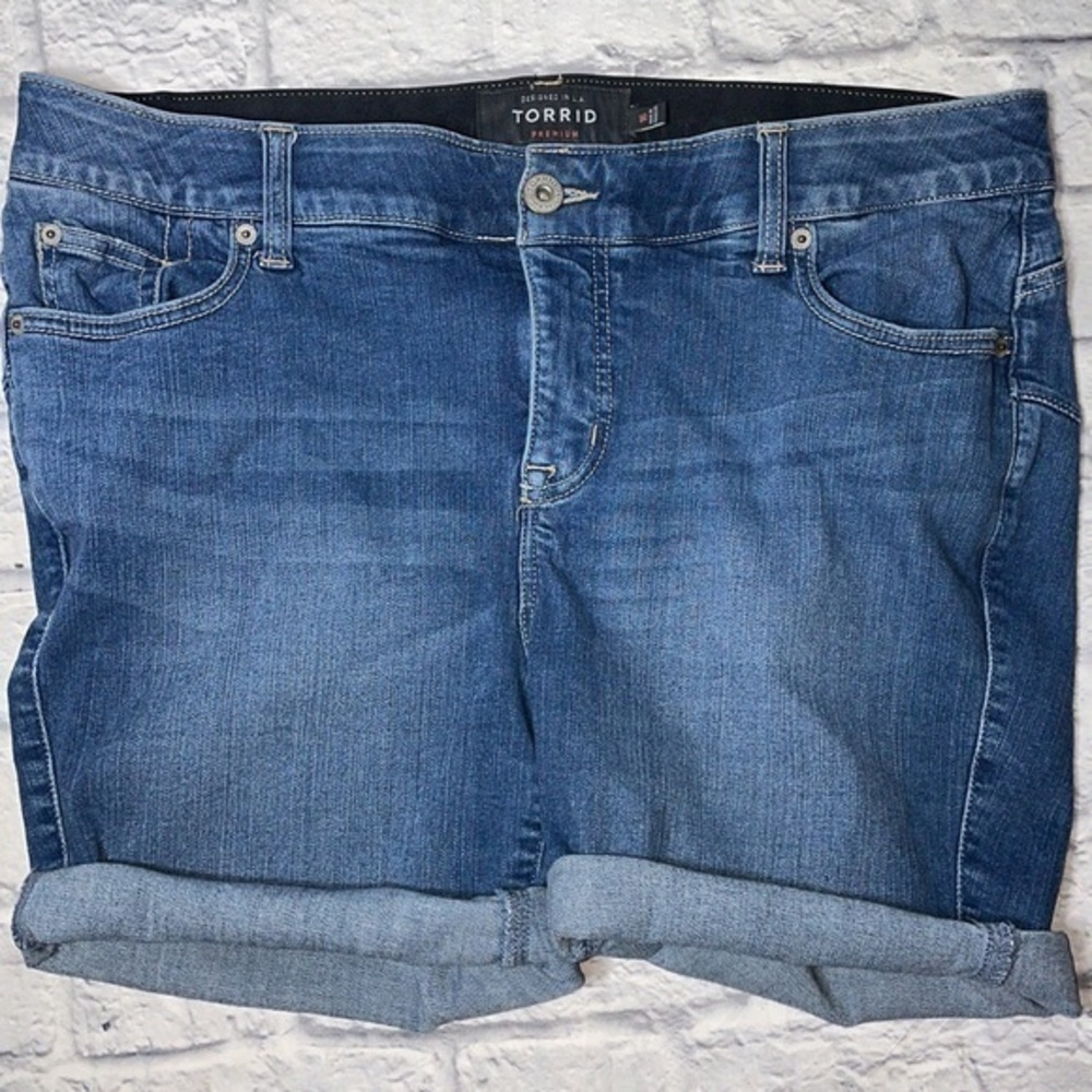 Torrid Premium Bombshell Skinny Stretch Denim Casual Comfy Summer Jean Shorts